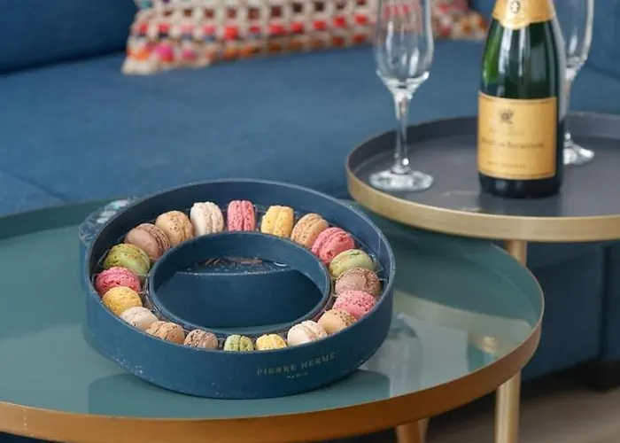 156 Marlene - Superbe A Paris. Paris