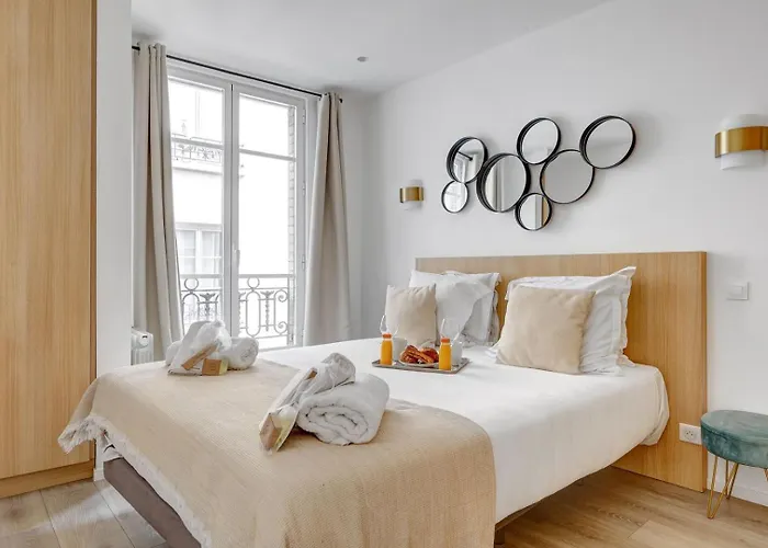 156 Marlene - Superbe A Paris.